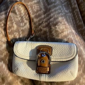 COACH White Leather Soho wristlet/ wallet- vintage 90’s -Excellent condition